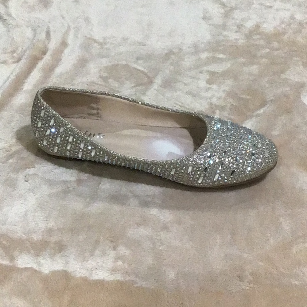 Shoes - Picture 3 of 4